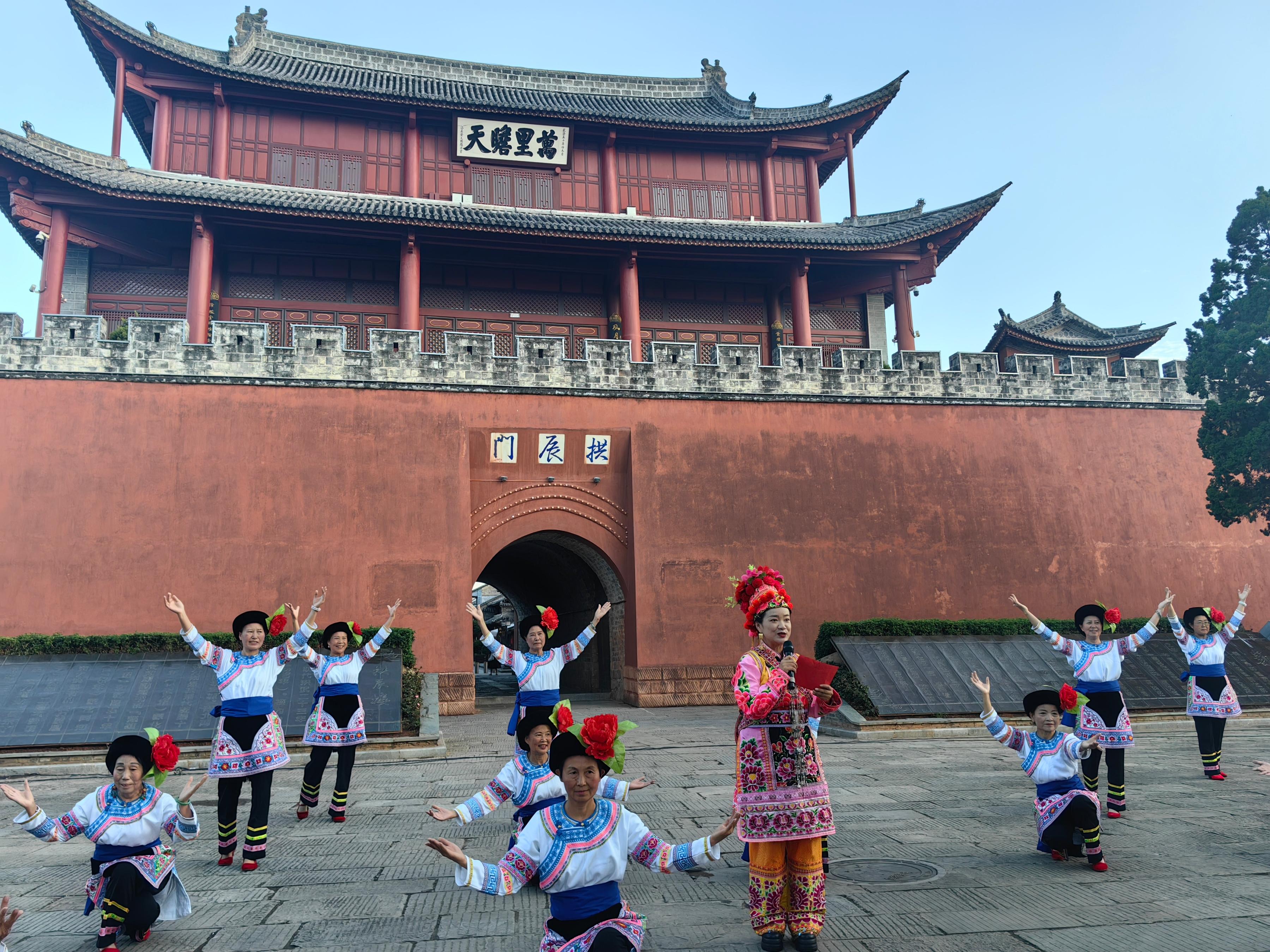 云南大理巍山舉辦普法宣傳活動(dòng)。人民網(wǎng)記者 孝金波攝