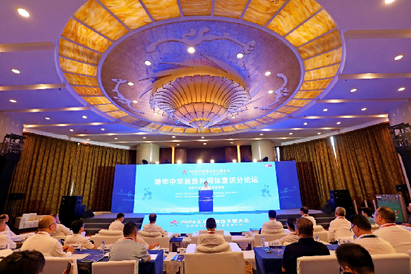 講好中華民族共同體故事，讓網(wǎng)絡(luò)“連心”更“聚心”