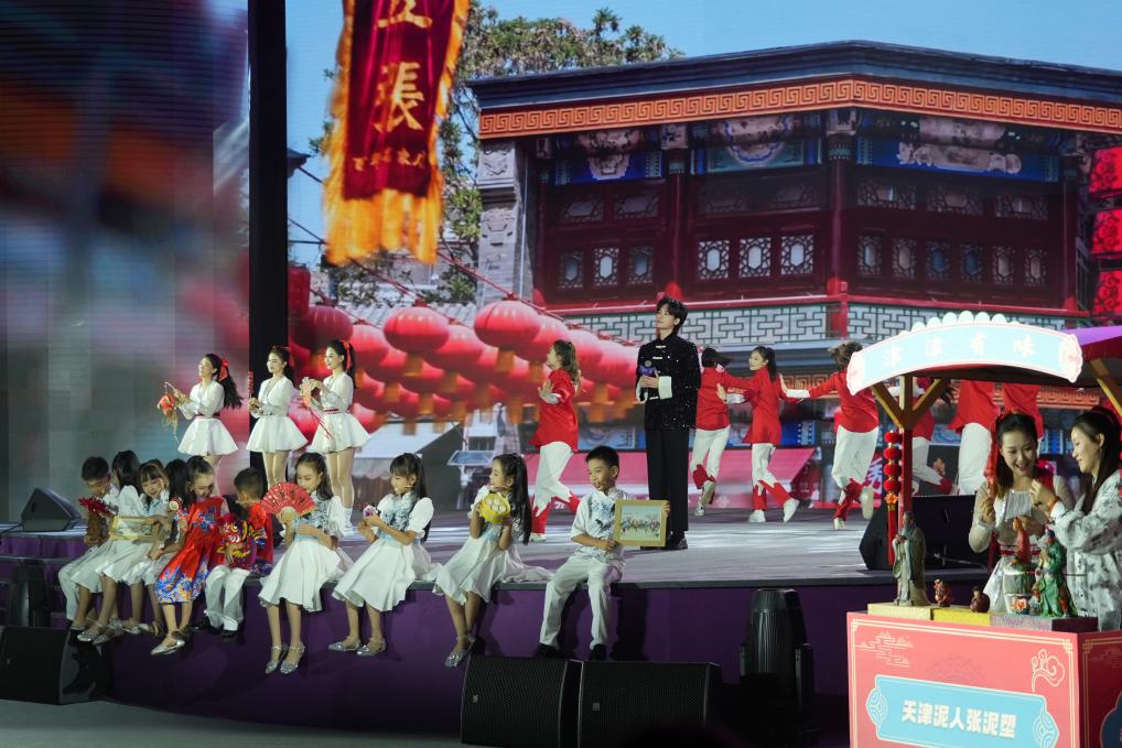 《津門謠》節(jié)目現(xiàn)場。人民網(wǎng)記者 于凱攝