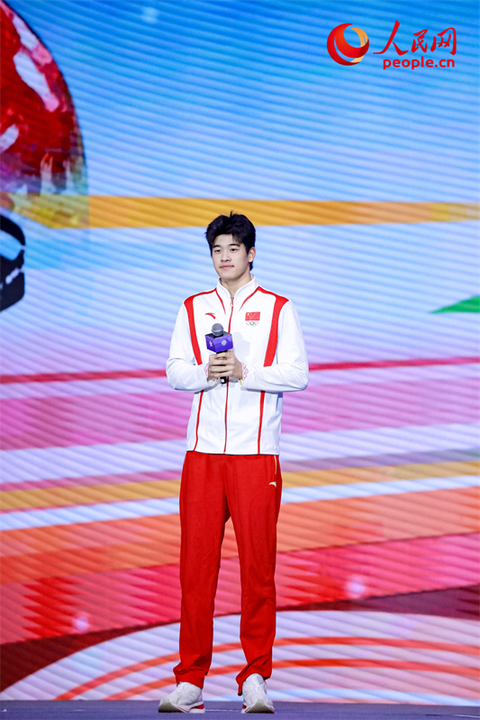 潘展樂分享自己的成長經(jīng)歷。人民網(wǎng)記者 于凱攝