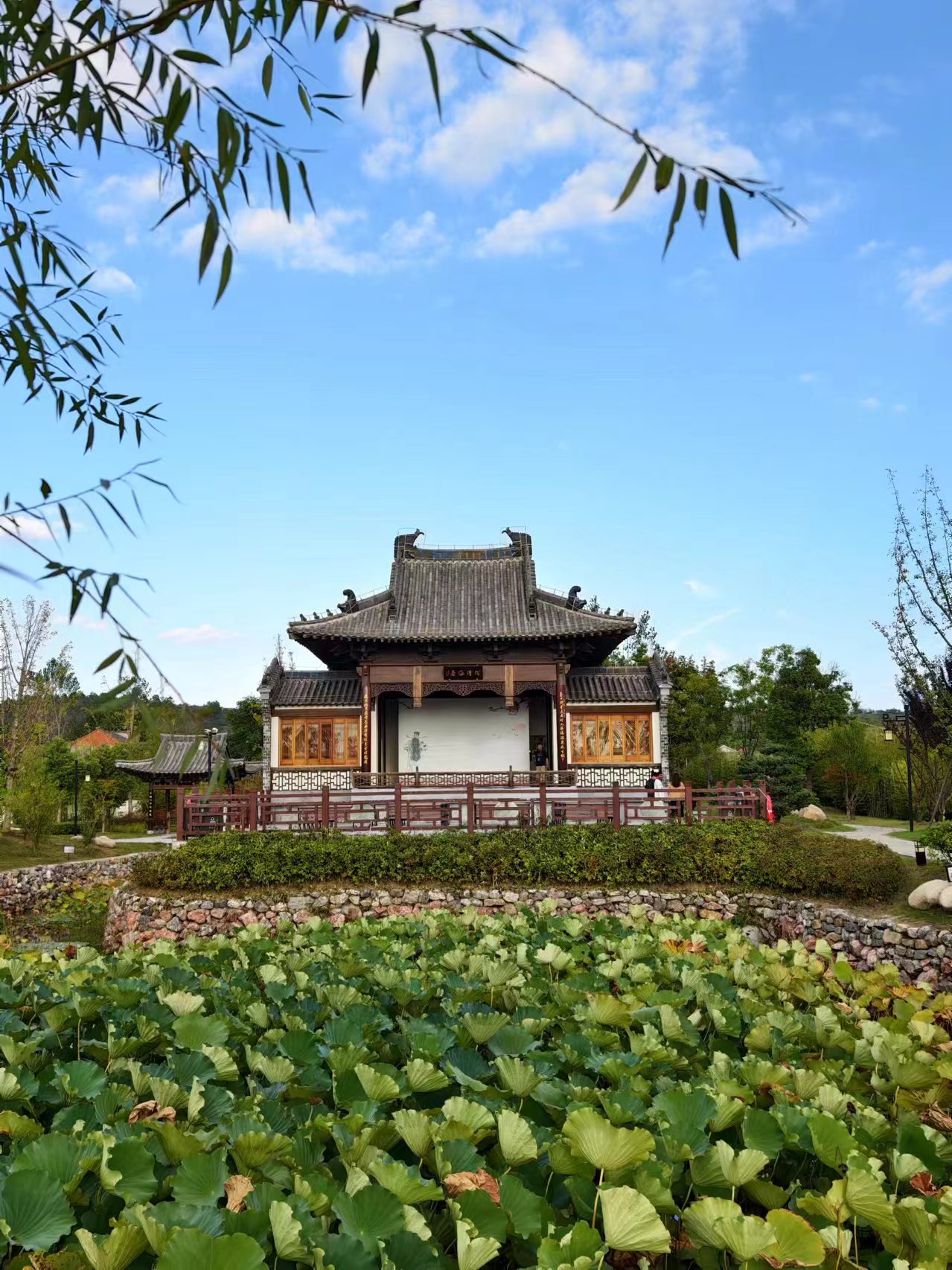 【2024打卡中國】穿越時空的對話:外國網(wǎng)紅探索包公故里文化園(組圖)_fororder_微信圖片_20240923164158