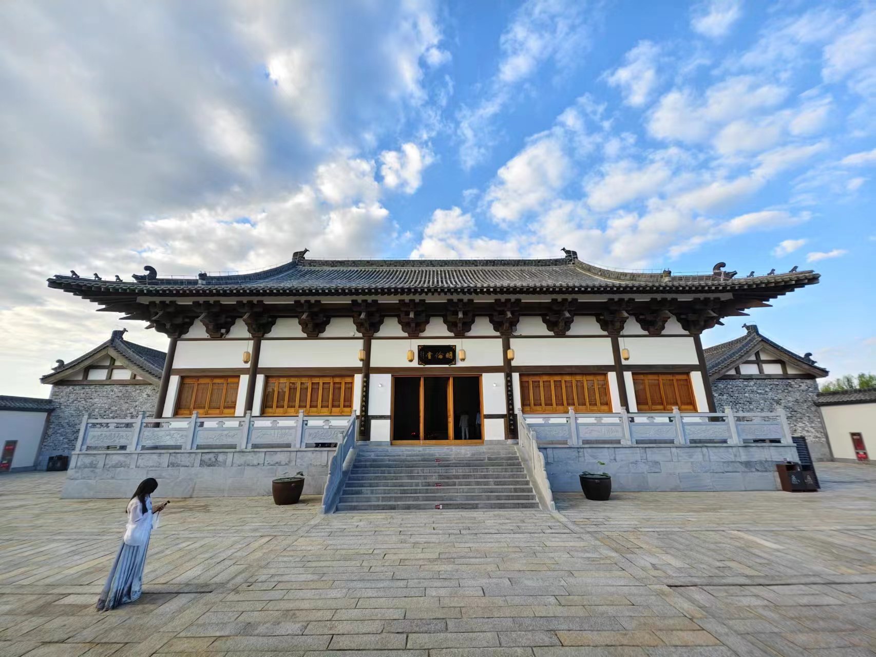 【2024打卡中國】穿越時空的對話:外國網(wǎng)紅探索包公故里文化園(組圖)_fororder_微信圖片_20240923170251