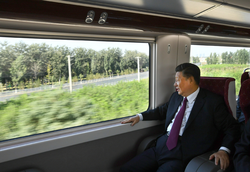 2019年9月25日，習(xí)近平總書記乘坐軌道列車前往北京大興國際機場。