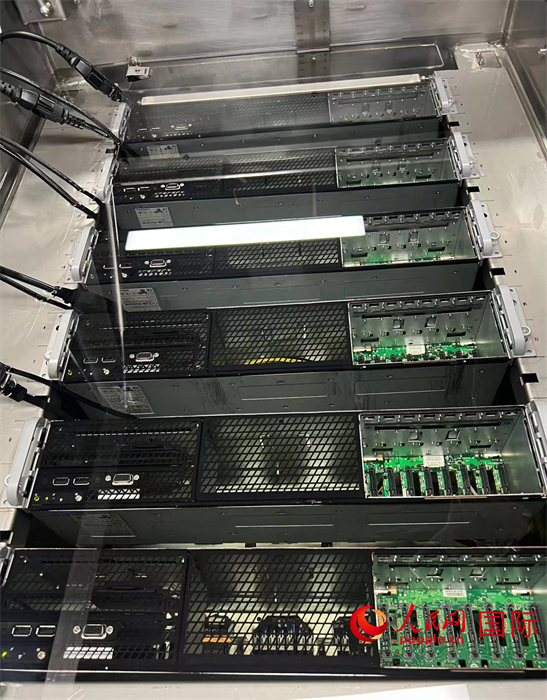 液冷服務器。人民網記者曾書柔攝