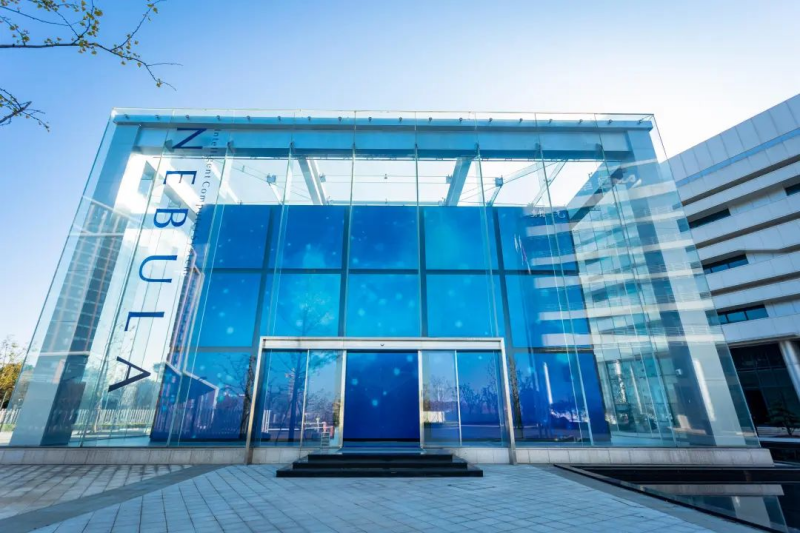 【烏鎮(zhèn)觀潮】加速智慧互聯(lián)，從“枕水烏鎮(zhèn)”駛向“數(shù)字藍?！? oldsrc=