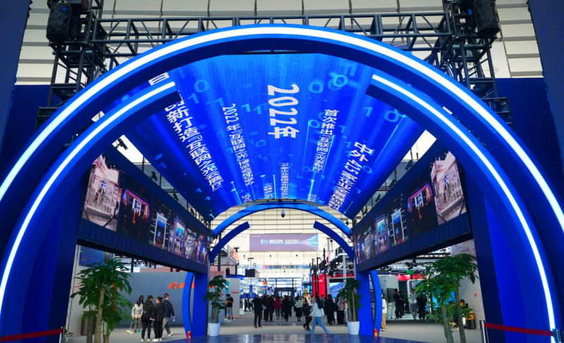 【烏鎮(zhèn)觀潮】加速智慧互聯(lián)，從“枕水烏鎮(zhèn)”駛向“數(shù)字藍?！? oldsrc=