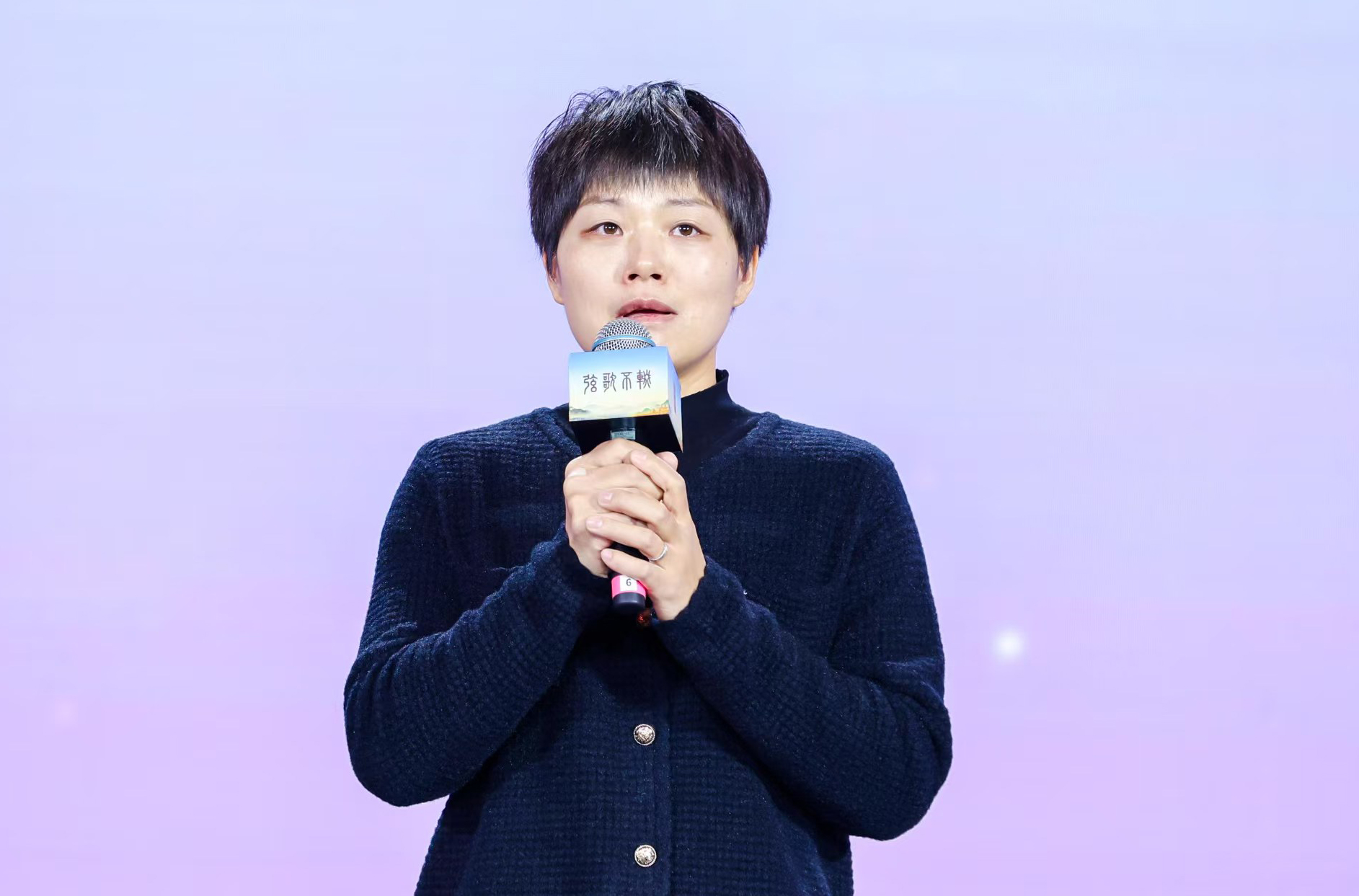 “中國(guó)好人”欒留偉妻子薛巧艷。人民視頻供圖。