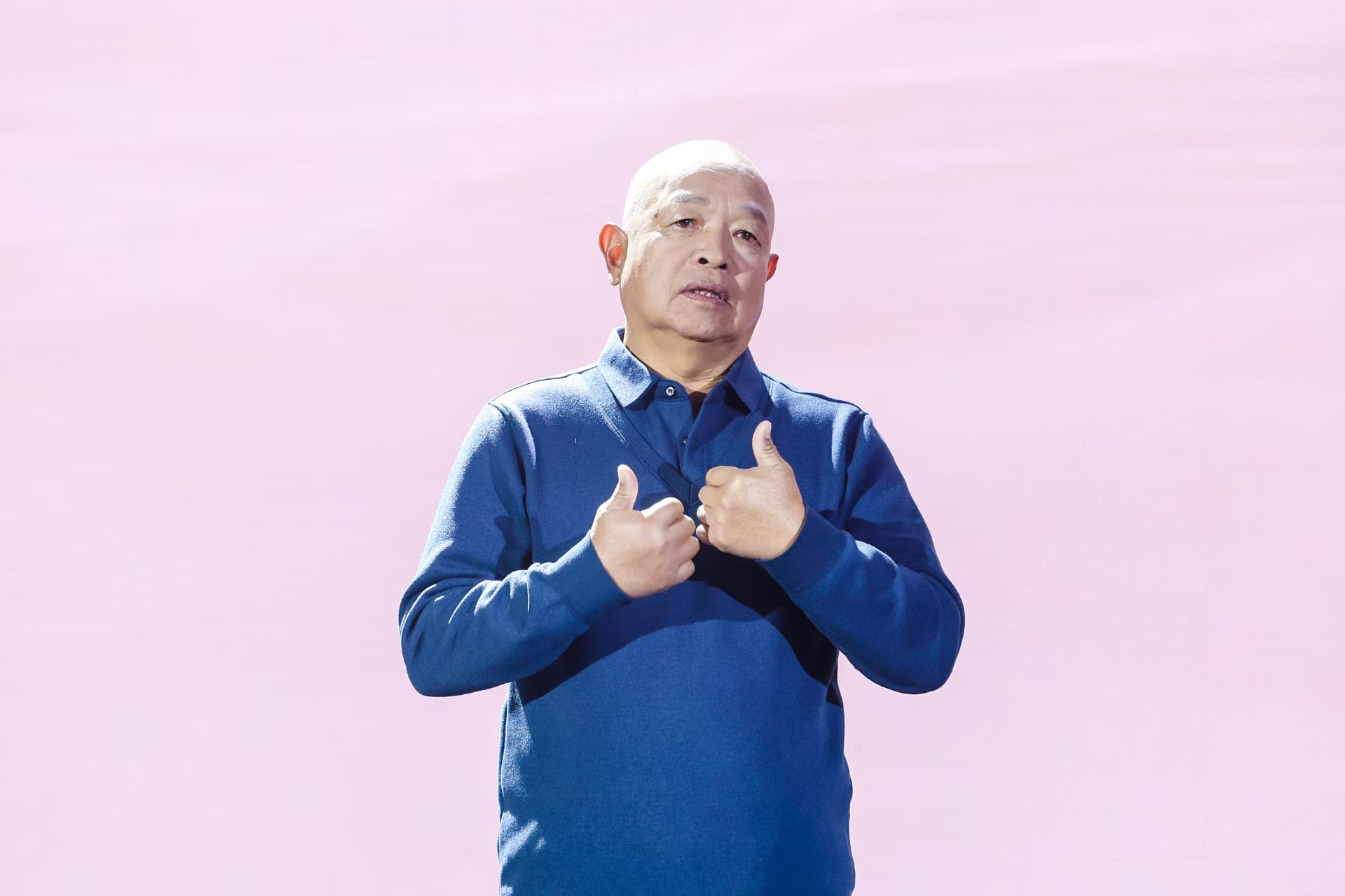 “山東好人”、煙臺(tái)市無(wú)聲洗車場(chǎng)經(jīng)理柳興濤。人民視頻供圖。