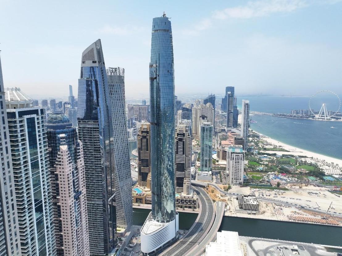 圖中最高建筑即為迪拜藍天酒店。中鐵十八局供圖