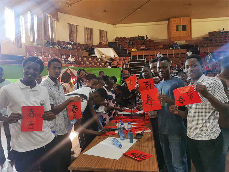 卡巴拉克大學(xué)春節(jié)體驗(yàn)活動(dòng)。埃格頓大學(xué)孔子學(xué)院供圖