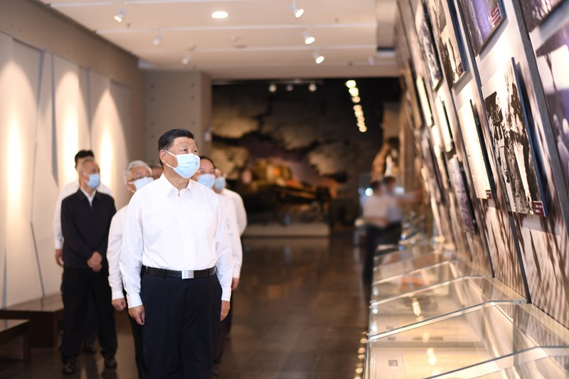 2022年8月16日至17日，中共中央總書記、國家主席、中央軍委主席習(xí)近平在遼寧考察。這是16日下午，習(xí)近平在錦州市考察遼沈戰(zhàn)役紀(jì)念館。 新華社記者 燕雁 攝