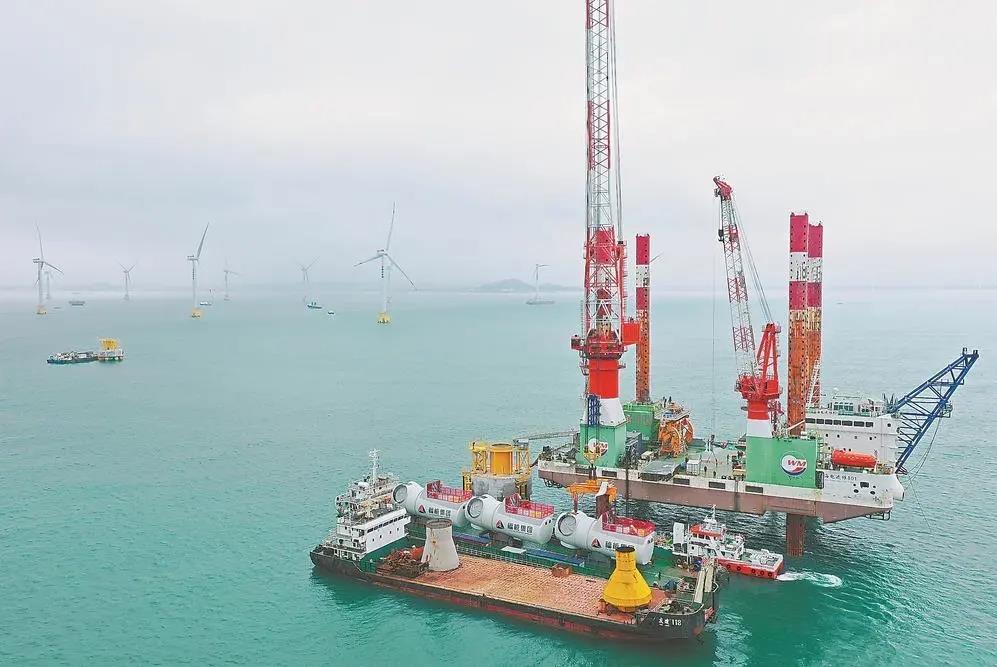 福能集團(tuán)曾是“一煤獨(dú)大”的老國(guó)企，近年來(lái)積極轉(zhuǎn)型，布局新能源、新材料、醫(yī)療健康等領(lǐng)域。圖為福能集團(tuán)三川海上風(fēng)電項(xiàng)目。（資料圖片）