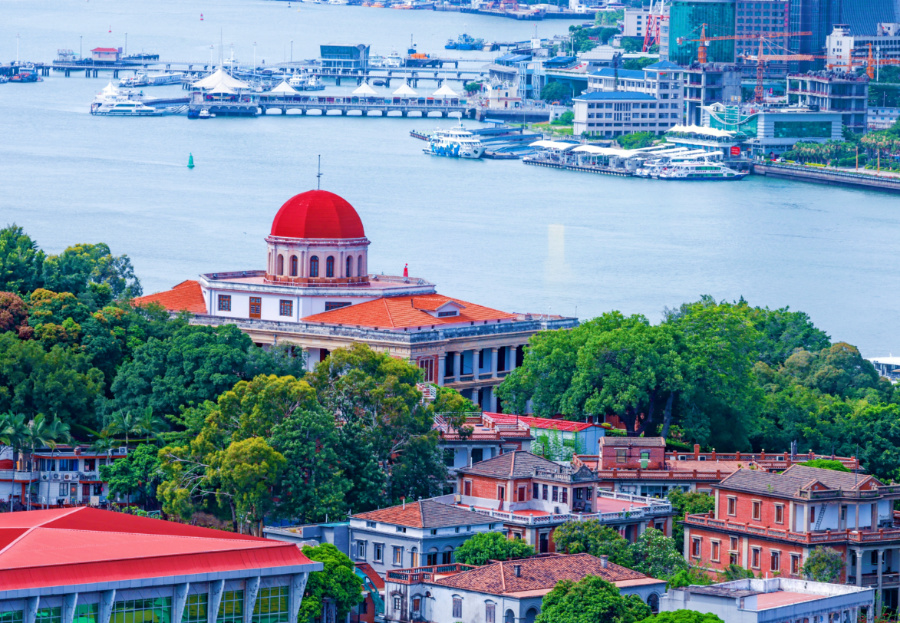 鼓浪嶼素有“萬國(guó)建筑博物館”的美譽(yù)，八卦樓作為全國(guó)重點(diǎn)文物保護(hù)單位，是鼓浪嶼世界文化遺產(chǎn)核心要素之一。楊勁堅(jiān) 攝