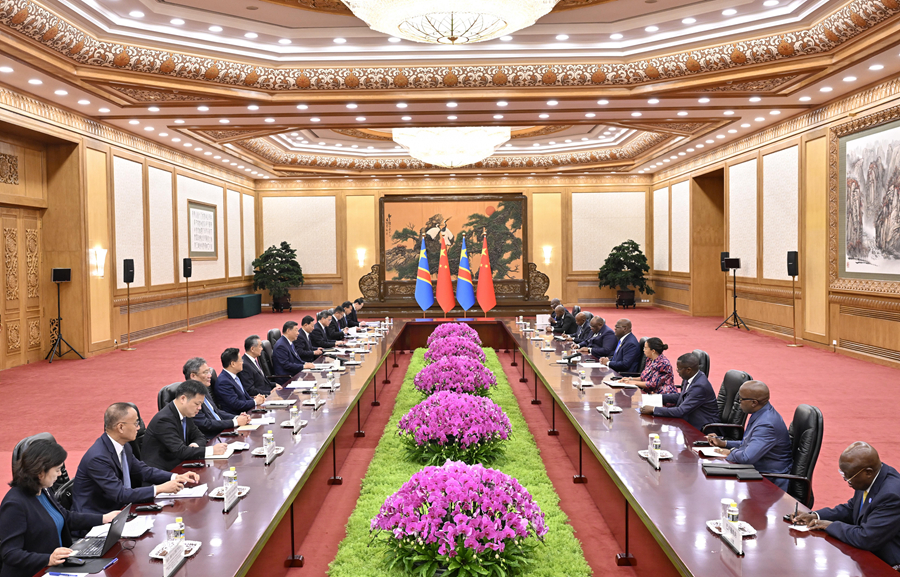 9月2日上午，國(guó)家主席習(xí)近平在北京人民大會(huì)堂會(huì)見來華出席中非合作論壇北京峰會(huì)的剛果（金）總統(tǒng)齊塞克迪。