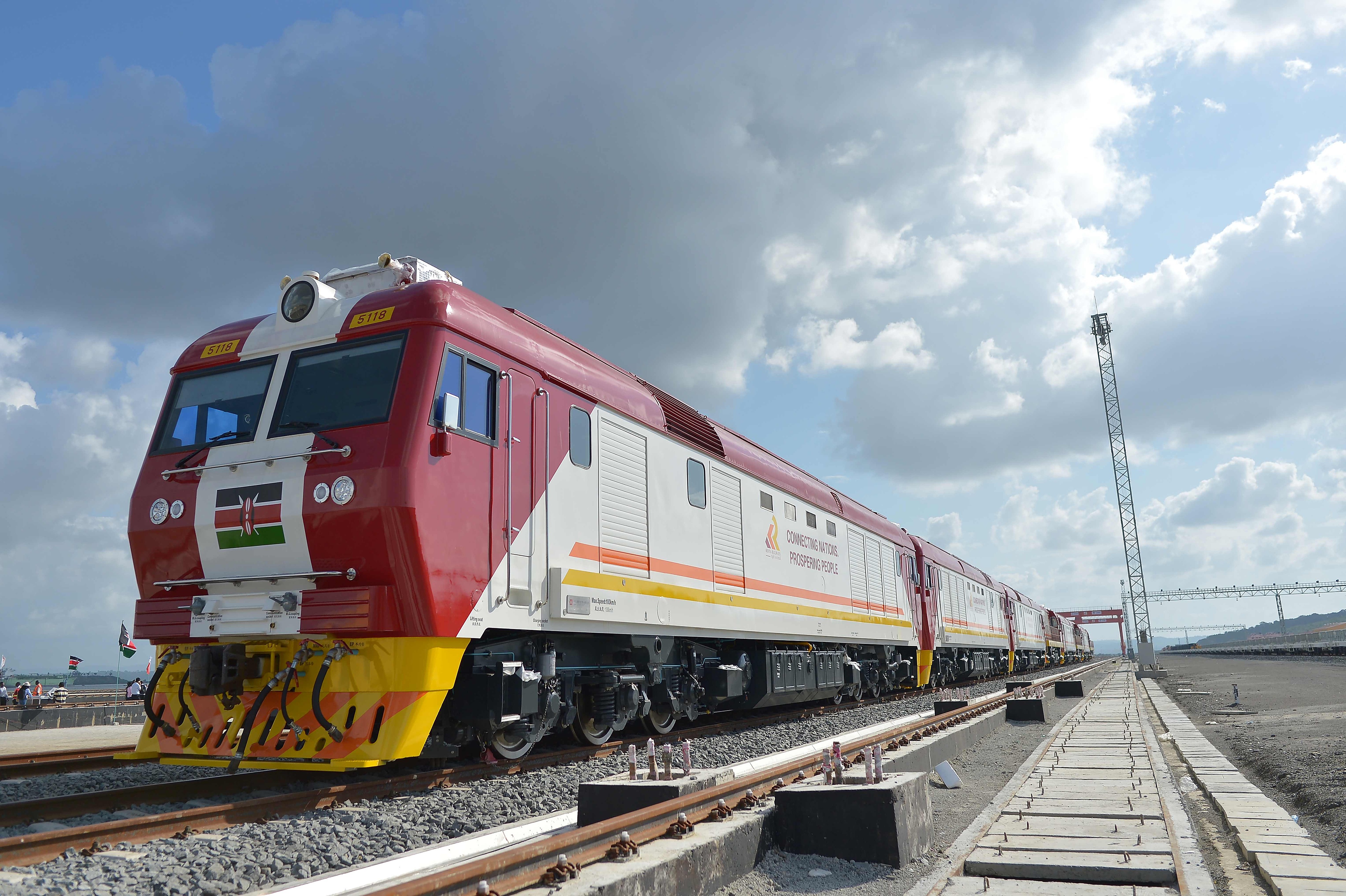 當(dāng)?shù)貢r(shí)間2017年5月30日，肯尼亞蒙巴薩，連接肯尼亞港口城市蒙巴薩和首都內(nèi)羅畢的蒙內(nèi)鐵路正式竣工通車(chē)。