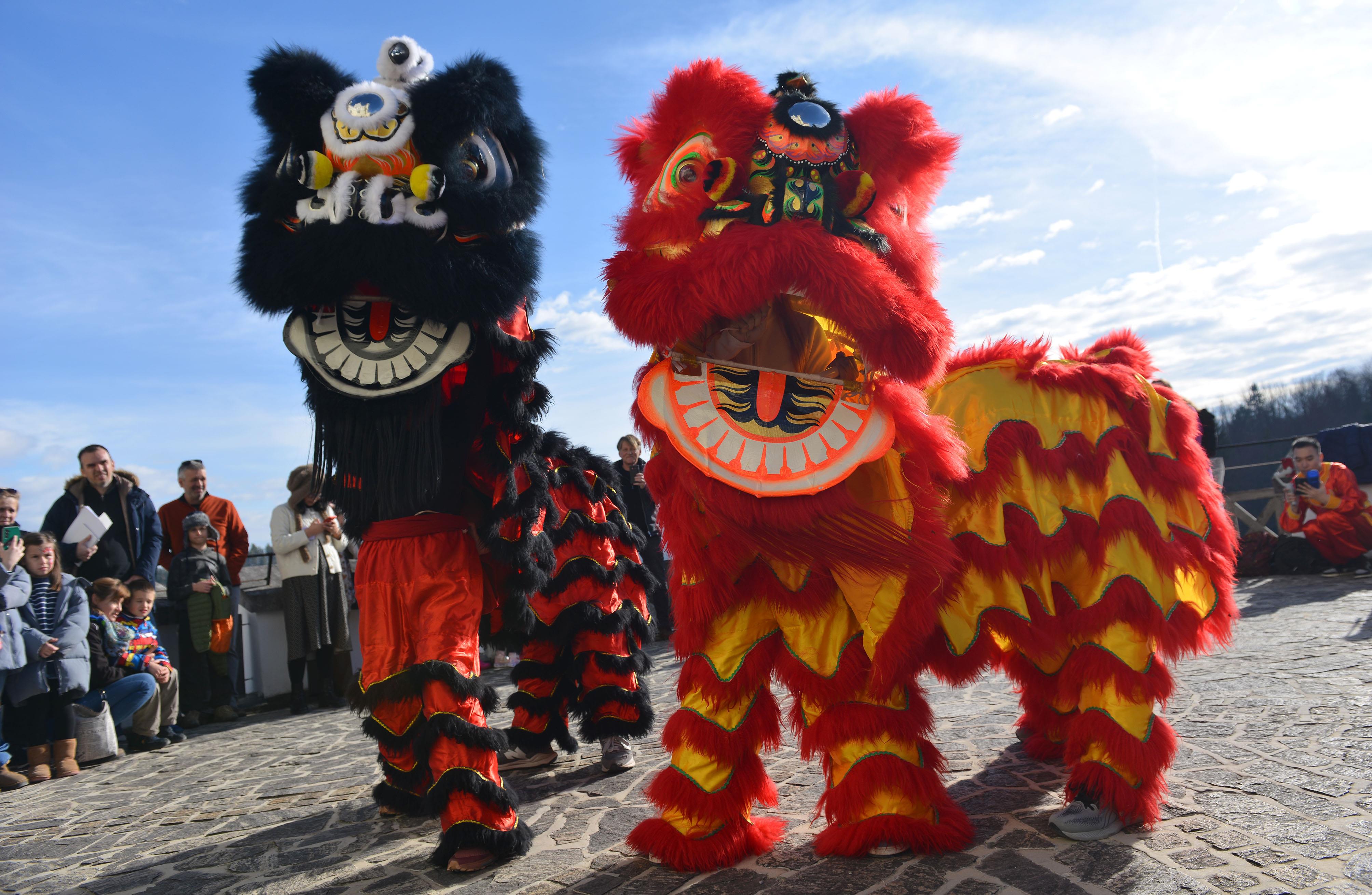 △當(dāng)?shù)貢r間2024年2月4日，克羅地亞克拉皮納，薩格勒布大學(xué)孔子學(xué)院舉辦一系列活動，迎接中國農(nóng)歷龍年春節(jié)。