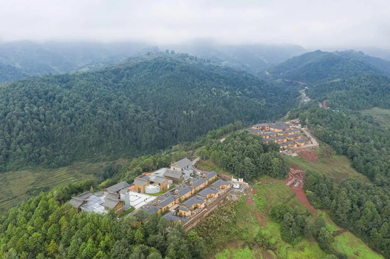 2020年10月13日拍攝的三河村新村聚居點。