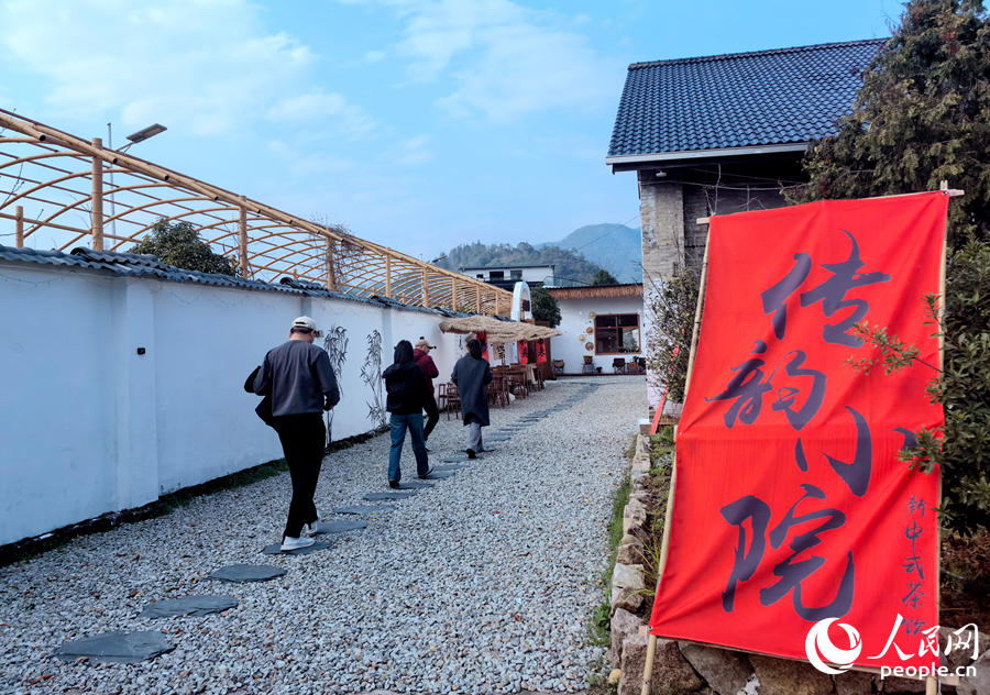 舊茶廠改造后的“傳韻小院”新中式茶館。人民網(wǎng)記者 林曉麗攝