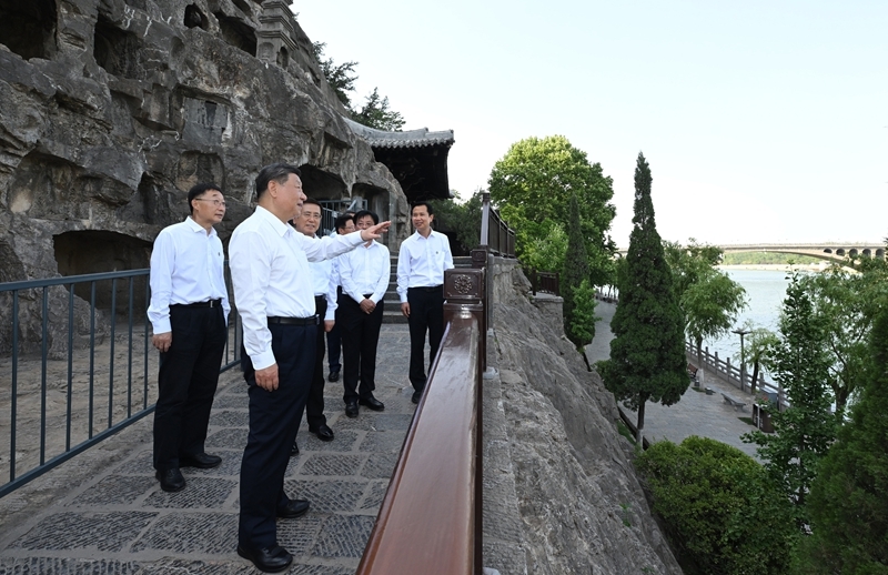 2025年5月19日至20日，中共中央總書記、國家主席、中央軍委主席習(xí)近平在河南考察。這是19日下午，習(xí)近平在洛陽龍門石窟考察。新華社記者 謝環(huán)馳 攝