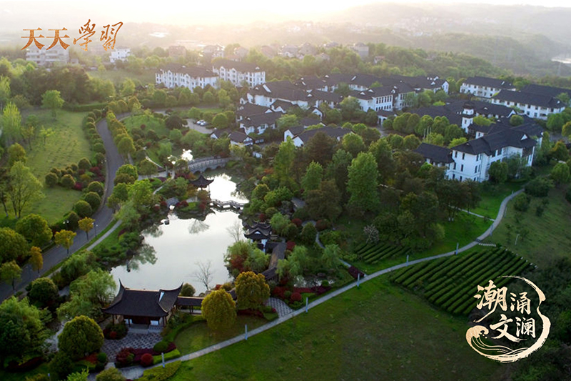 如今，越劇不僅活躍在嵊州人日常生活的一個個角落，也深深烙印在嵊州人的精神血脈之中。圖為古色古香的嵊州越劇藝術(shù)學(xué)校。