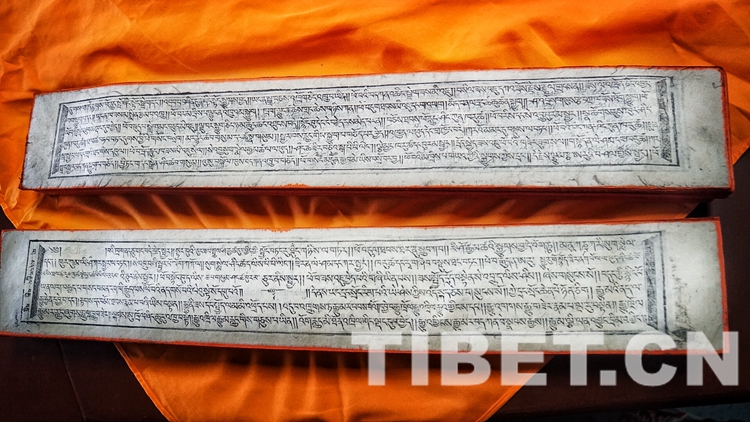 圖為復(fù)刻的藥王山版???四部醫(yī)典??? 攝影：楊悅笙.jpg