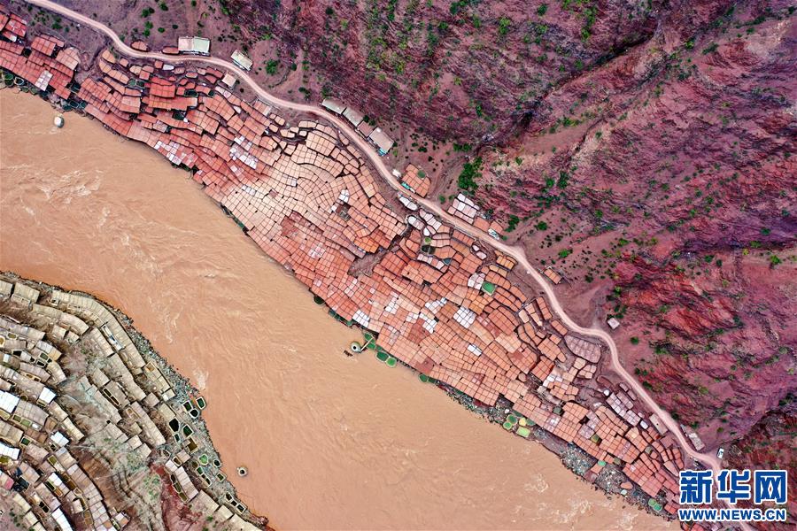 (新華視界)(8)鳥(niǎo)瞰芒康古鹽田