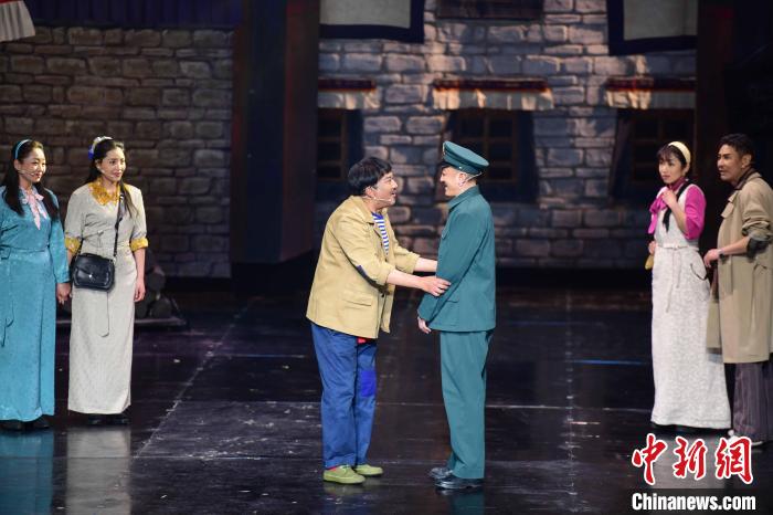 圖為西藏本土話劇《八廓街北院》演出現(xiàn)場(chǎng)?！?攝