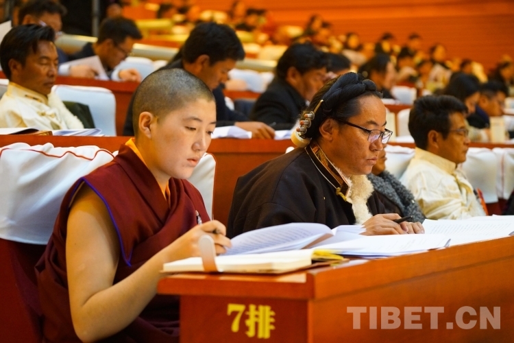 兩會(huì)04.jpg 兩會(huì)04.jpg