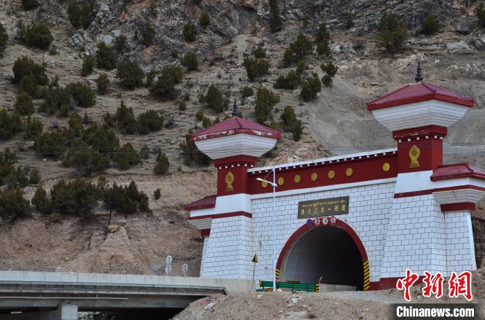 瀾滄江源第一縣青海雜多:從“難如登天”到公路成網(wǎng)