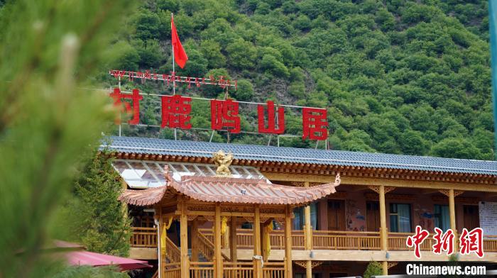 甘肅生態(tài)“藏家樂”升溫:“麥場(chǎng)變山莊”村民享集體紅利