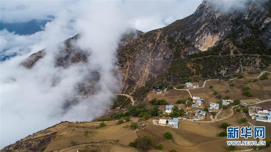 （決戰(zhàn)決勝脫貧攻堅·聚焦三區(qū)三州·圖文互動）（1）拓展新天地——云南迪慶藏區(qū)“新產業(yè)”掠影