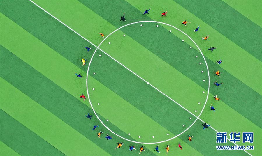 （體育·專題）（26）足球——踢球吧！草原女孩