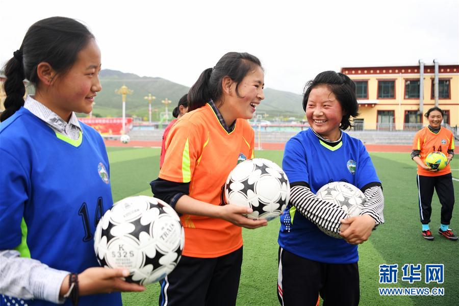 （體育·專題）（12）足球——踢球吧！草原女孩