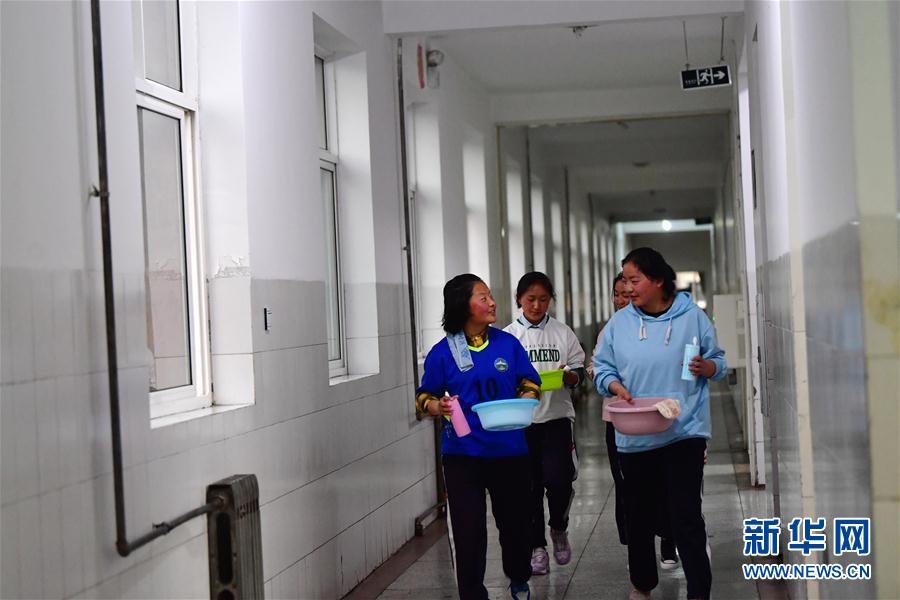 （體育·專題）（23）足球——踢球吧！草原女孩