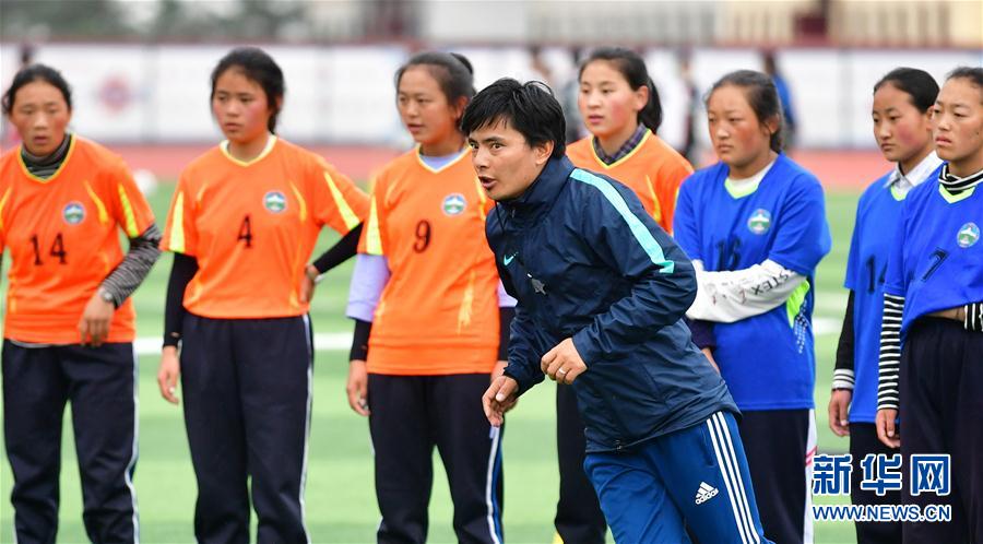 （體育·專題）（16）足球——踢球吧！草原女孩