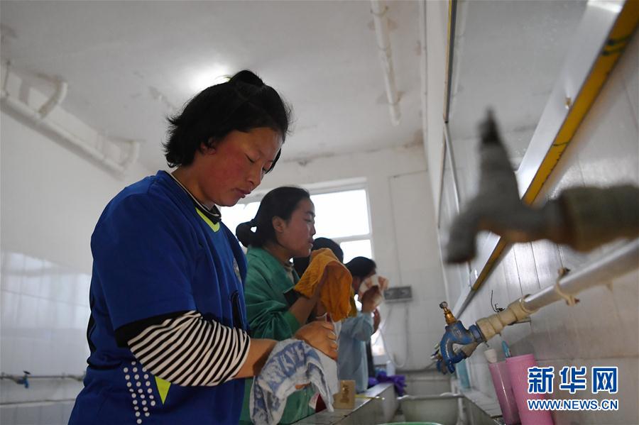 （體育·專題）（25）足球——踢球吧！草原女孩