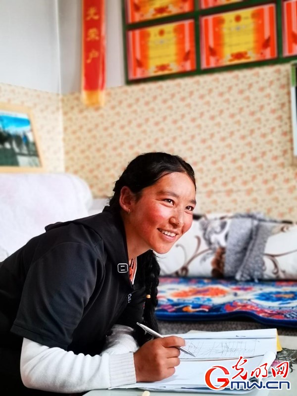 挪窮窩，拔窮根——青海澤庫移民安置點(diǎn)里的新生活