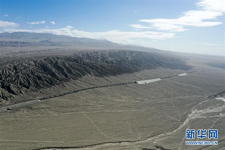 （經(jīng)濟(jì)）（8）格庫(kù)鐵路全線(xiàn)鋪通 新疆青海兩段鐵路順利接軌