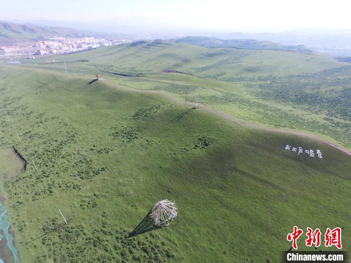 拍攝于2017年6月的甘南當周草原。(資料圖) 楊艷敏 攝