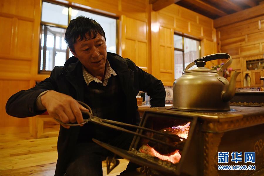 (全面建成小康社會(huì)“百城千縣萬(wàn)村調(diào)研行”)(6)甘肅甘南:全域旅游助小康村加速發(fā)展