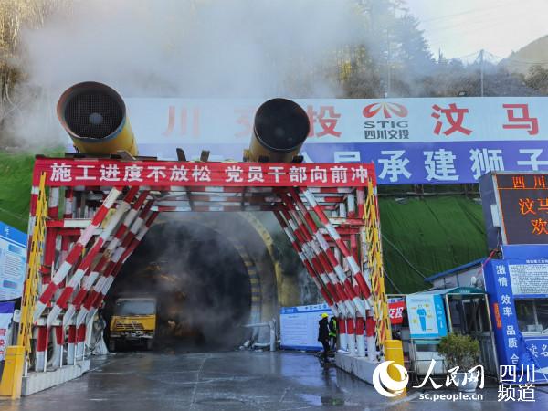 獅子坪隧道口。郭瑩 攝