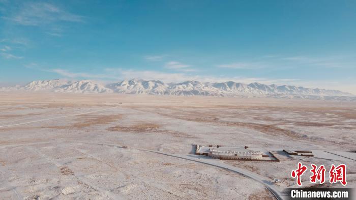 圖為冬季茶卡天空壹號景區(qū)?！±罱瓕?攝