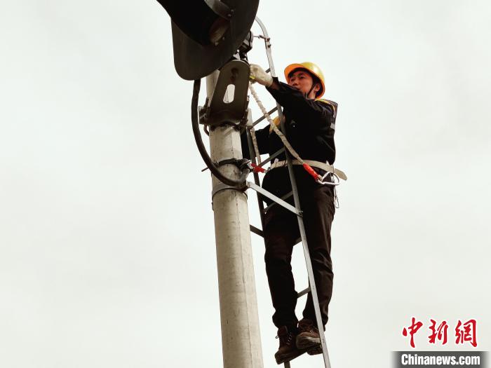 青?！胺蚱迿n”攜手守護“天路”平安