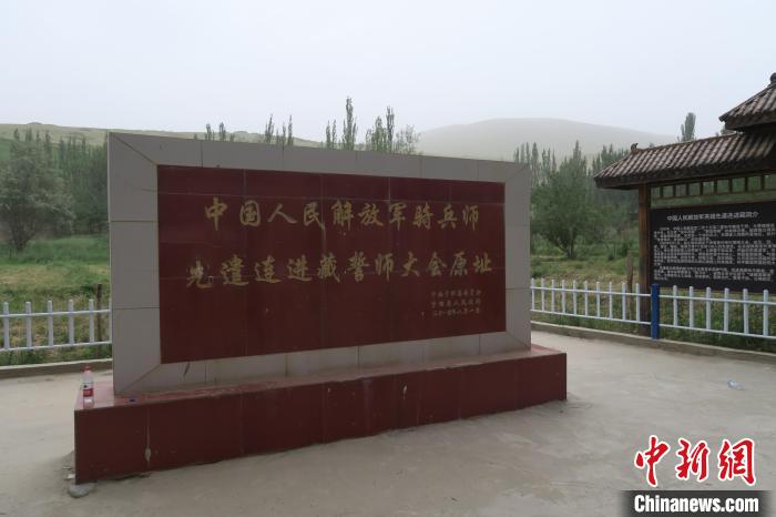 圖為進(jìn)藏先遣英雄連誓師地原址?！畛坛?攝