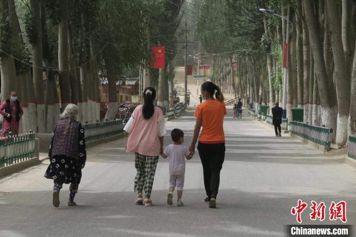 圖為進(jìn)藏先遣英雄連誓師地原址所在的新疆維吾爾自治區(qū)和田地區(qū)于田縣普魯村現(xiàn)貌。　楊程晨 攝