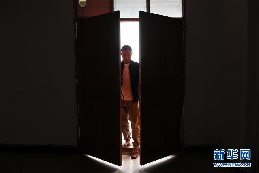 （新華全媒+）（10）千里“挪窩”，踏實(shí)開啟新生活