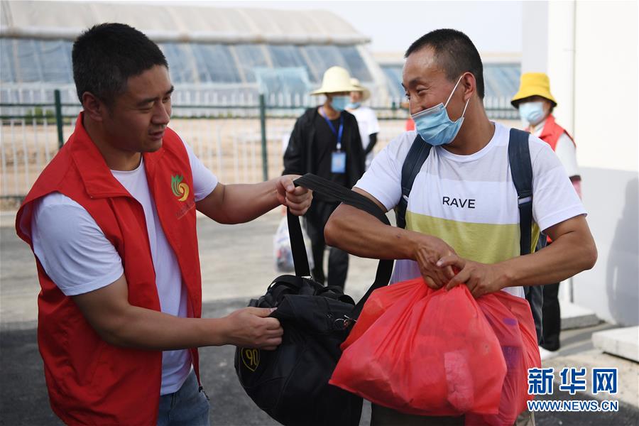 （新華全媒+）（21）千里“挪窩”，踏實(shí)開啟新生活