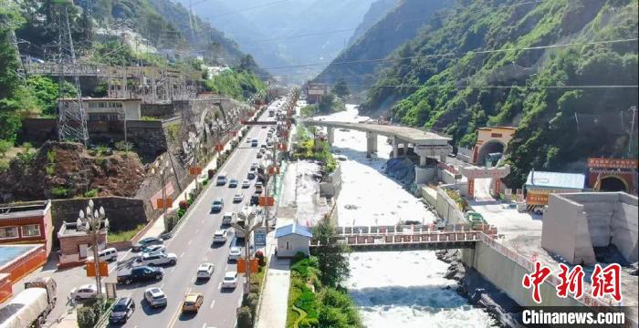 郭達(dá)山隧道進(jìn)口實(shí)況?！】蛋蛡髅焦﹫D