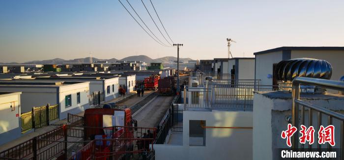 圖為蘭州新區(qū)移民安置區(qū)?！∥航ㄜ?攝