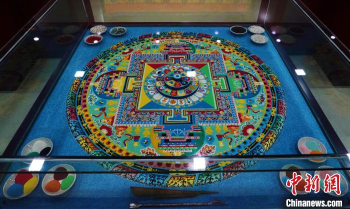 圖為藏醫(yī)藥佛壇城?！●R銘言 攝